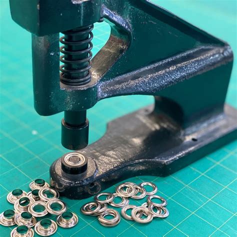 metal splitting punch eyelets